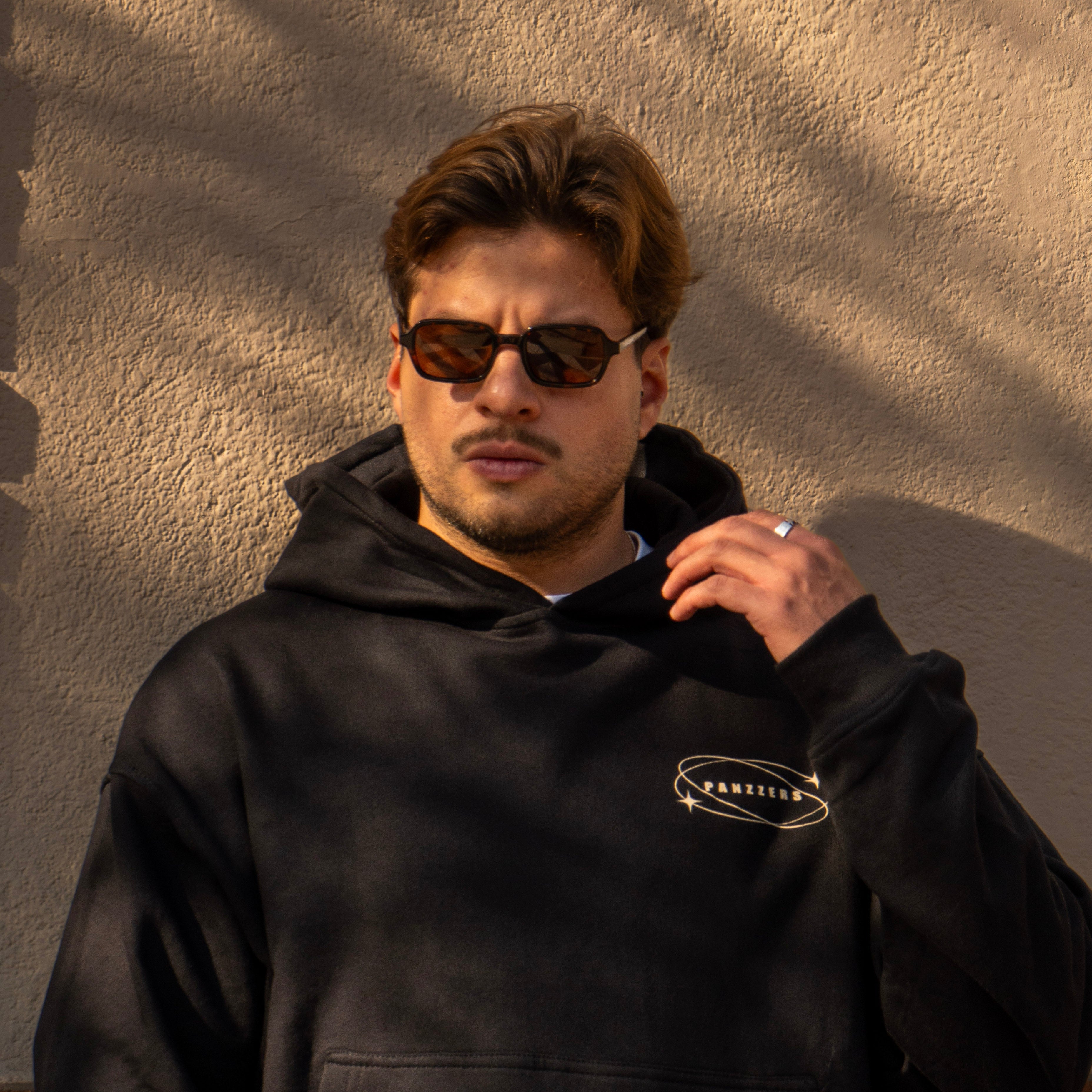 hombre con lentes de sol cagliari, polarizados, filtro uv400. para hommbre y mujer. 